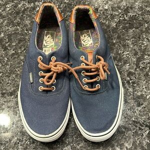 Like brand new Mens Navy blue Vans.